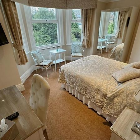 Cheshire Hospitality Ltd Trading As Lennox Lea Studios And Apartments Sale Dış mekan fotoğraf