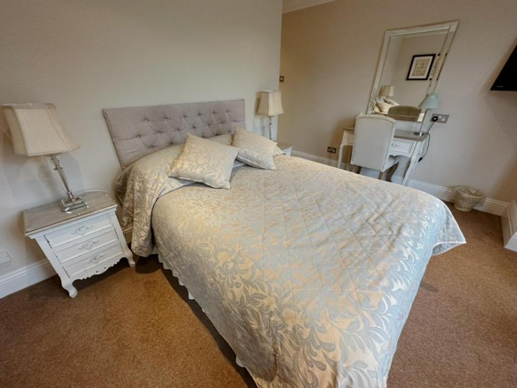 Cheshire Hospitality Ltd Trading As Lennox Lea Studios And Apartments Sale Dış mekan fotoğraf