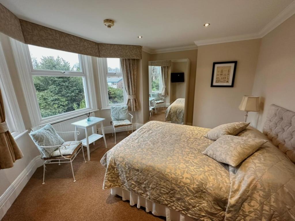 Cheshire Hospitality Ltd Trading As Lennox Lea Studios And Apartments Sale Dış mekan fotoğraf
