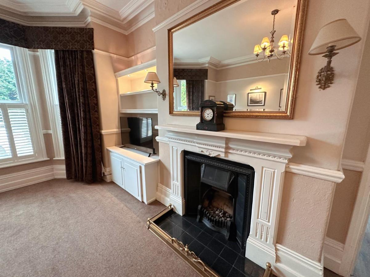 Cheshire Hospitality Ltd Trading As Lennox Lea Studios And Apartments Sale Dış mekan fotoğraf