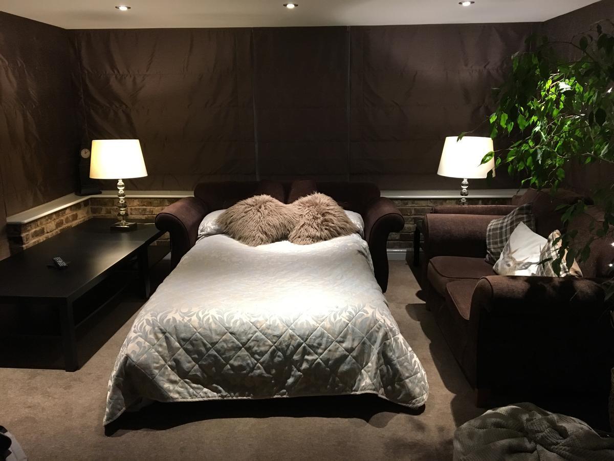 Cheshire Hospitality Ltd Trading As Lennox Lea Studios And Apartments Sale Dış mekan fotoğraf