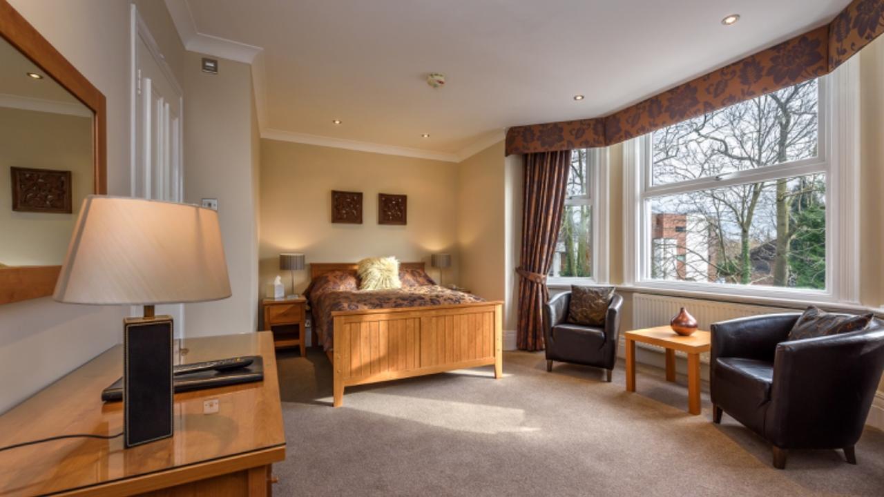 Cheshire Hospitality Ltd Trading As Lennox Lea Studios And Apartments Sale Dış mekan fotoğraf