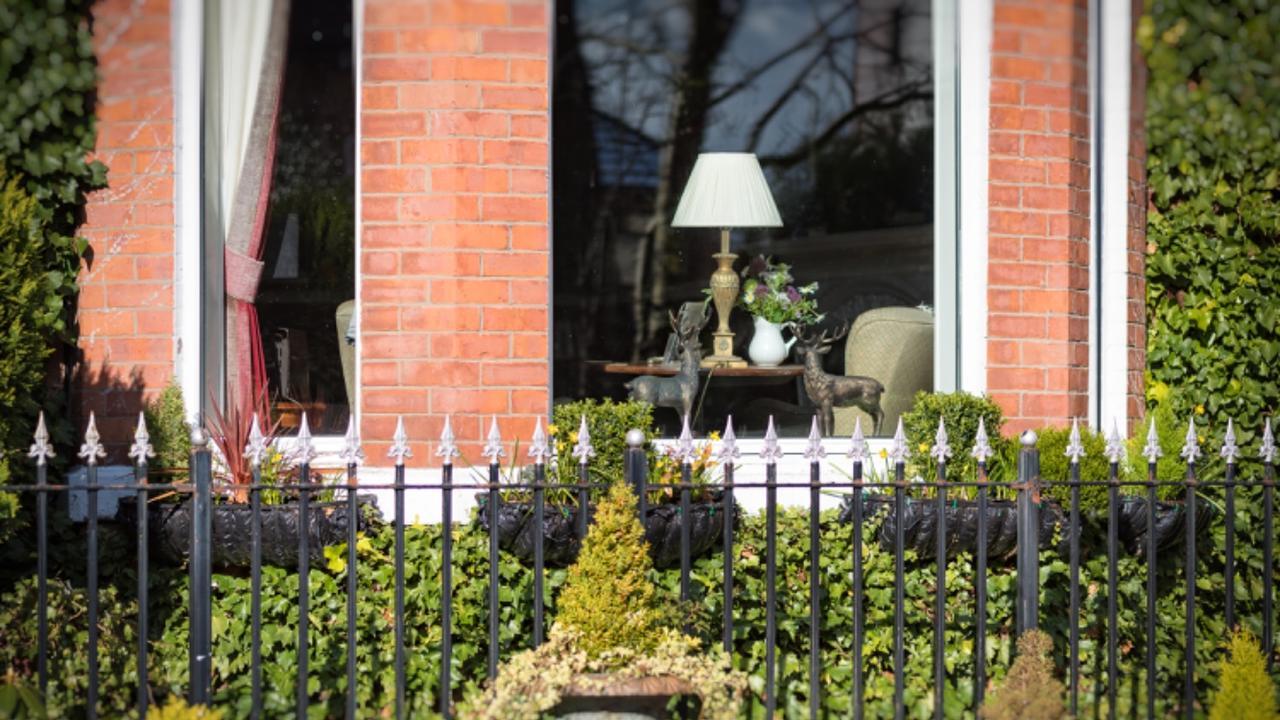 Cheshire Hospitality Ltd Trading As Lennox Lea Studios And Apartments Sale Dış mekan fotoğraf